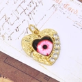 Gouden hart hanger met roze boze oog en sprankelende zirkonia op vintage kaart - Roze Oog Stijl (Alleen Hanger) (ZYN-DMK560G-4)