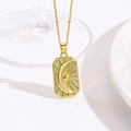 Gouden ketting met groene emaille tarot hanger voorzien van maan- en zonmotief - Groen en Gele Zonnestraal Halve Maan Halsketting (ZYN-DMK1158G-2A)