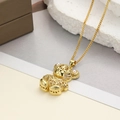 Collar con colgante de oso hueco dorado con perlas blancas en las orejas y cadena fina - Estilo de Oso Hueco con Perla Artificial (ZYN-DMK671G-A)