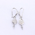 Dettaglio di ganci per orecchini a goccia in argento con zirconi e perni per perle - Stile Goccia a Lacrima (DM334-d1)