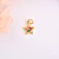 Vue détaillée du pendentif étoile dorée serti de zircons colorés avec anneau de fixation - Style Étoile Zircon Coloré (ZYN-DMK294G-G) / Or