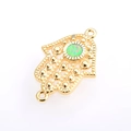 Details des vergoldeten Hamsa-Hand-Verbinders mit grünem Opal für DIY-Schmuck - Gold Weiß Opal