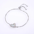 Detail of heart-shaped opal bracelet with bolo sliding clasp and box chain design - Silver White Opal