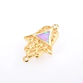 Detalle de un conector de mano de Fátima dorado con opalo para la creación de joyas - Conector Palma Ópalo Artificial Rosa Oro Amarillo (DM-B014)