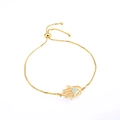 Detalle de pulsera mano de Fátima con incrustación de opale y cadena ajustable tipo caja - Pulsera Ópalo Artificial Blanco Oro Amarillo (DM-B014)