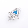 Colgante Mano de Fátima de plata con ópalo azul y conectores para joyas caseras - Conector Palma Ópalo Artificial Azul Oro Blanco (DM-B014)
