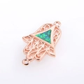 Colgante Hamsa de opalo en oro rosa con patrones calados para la creacion de joyeria - Conector Palma Ópalo Artificial Verde Oro Rosa (DM-B014)