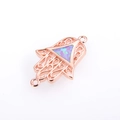 Conector de pulsera Mano de Fátima en oro rosa con patrones huecos e incrustación de ópalo - Conector Palma Ópalo Artificial Rosa Oro Rosa (DM-B014)