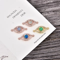 Detailansicht von DIY-Augen-Schmuckverbindern mit Opal- und Zirkonia-Einlage für Ketten - Blauer Opal / Roségold Auge Anhänger Ohne Kette