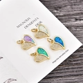 Lot de quatre pendentifs cœur en cuivre avec opale colorée et incrustations de zircone - Opale bleue / Cœur Doré
