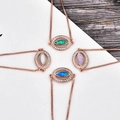 Gros plan de bracelets réglables en or rose avec charmes œil d'opale et accents en zircon - Bracelet Oeil Or Rose