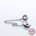 Makroaufnahme der S925 Sterlingsilber Sicherheitskette mit schwarzen Zirkonia-Herzen - Hohles Herz Schwarzer Strass Stil (S080-3)