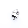 Macro van de gepolijste zilveren magnetische sluiting met ringen voor DIY-halskettingen - Zilver