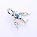 Detalle del colgante de golondrina con ópalo azul en gota y alas de circonita - Plata Azul Opale