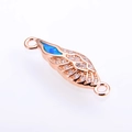 Detailansicht der roségoldenen Engelsflügel-Verbindung mit blauem Opal und Zirkonias - Roségold Blau Opal