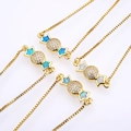 Makro-Detail goldener bonbonförmiger Armbänder mit buntem Opal und Zirkonia-Besatz - Gold Mischfarbe Opal