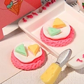 Miniatur-Dessertkuchen aus Harz mit kleinem Spatel und Tablett für DIY-Basteln - Rosaroter Doppel-Dreieckskuchen