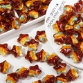 Detalle de cuentas de estrella ámbar con arena dorada para correa de teléfono móvil - Rojo Vino + Verde Naranja