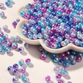 Vue macro de perles ABS de 6mm à dégradé aurore sirène avec trou pour bricolage DIY - 50g par paquet (env. 550 pcs) / Violet Foncé + Bleu