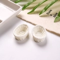 Vue de dessus de deux paniers tressés miniatures blancs en résine pour décor DIY - Blanc