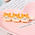 Cute orange cartoon cat hair clip with three kitten figures on a pink decorative plate - Smiling Face Cat