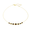 Collana lunga elegante con perline occhio di tigre e ciondoli a cuore in oro su catena - Collana in Perline Occhio di Tigre e Pezzo di Metallo a Cuore (X806) / Oro