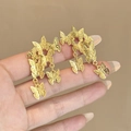 Eleganti orecchini a farfalla dorati con trama in metallo spazzolato per un look chic - Cluster Farfalle Oro (E3068-4)
