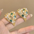 Macro di orecchini a cuore dorati con perle bianche e cristalli vintage colorati - Cuore di Lusso Perla Artificiale (E6090-16)