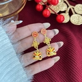 Pendientes colgantes de danza del león en rojo y oro con diseño de nudo chino de suerte - Nudo Chino Danza del León (E2848-1)