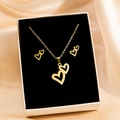 Parure en acier inoxydable doré avec collier double cœur évidé et boucles d'oreilles - Style Double Cœur Entrelacé