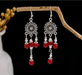 Ethno-Silberohrringe mit durchbrochenem Sonnenmuster, roten Perlen und Quasten - Sonnenblumen Rote Perlen Quaste (E5808-1)