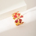 Anello aperto dorato regolabile con fiori in smalto rosa dal design elegante - Petalo Rosso Oro (S1011)
