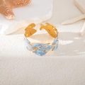 Bracciale rigido regolabile con motivo a pesce irregolare in finitura dorata e smalto - Pesce Blu (S1019)