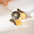 Bracciale rigido regolabile in acciaio dorato con ciondoli a spirale solare in smalto nero - Motivo a Stella Nero (S1032)