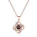 Roségoldene Kleeblatt-Kette mit rotierendem Projektionsanhänger und feinen Strasssteinen - Roségoldene Kleeblatt-Halskette