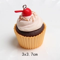 Portachiavi cupcake in miniatura con pirottino giallo e ciliegia rossa in cima - Cupcake (Senza Gancio)
