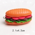 Vista dettagliata di un ciondolo a forma di hamburger realistico di 2,1x4,2cm con anello - Burger al Prosciutto (Senza Gancio)