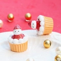 Dettaglio macro di mini ciondoli cupcake natalizi con decorazioni a fragola glitterata - Base Gialla Brillantini Grande Pupazzo Di Neve Fragola