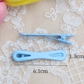 Set van twee lichtblauwe metalen haarklemmen van 6.1 cm met een hol achtvormig ontwerp - 1.3x6.1cm Hoge Kwaliteit / Blauw