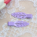 Set de dos elegantes horquillas moradas con forma de hoja sobre fondo de encaje crema - Hollow Leaf Style (MG-S7050) / Morado