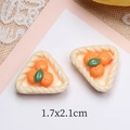 Macrodetail van miniatuur hartsinaasappelcakebedeltjes van 1,7x2,1 cm voor DIY-knutselen - Driehoek Oranje Taart Stijl