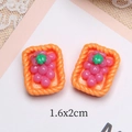Macro-opname van 1,6x2cm paarse hars druivenbedeltjes voor DIY-haarclips en knutselen - Ovale Druiven Stijl