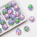 Detalle de cuentas navideñas púrpuras de 16mm con árbol 3D y patrones de hombre de jengibre - 16 / Cuenta Púrpura Muñeco de Nieve Y Árbol de Navidad