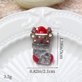 Vue détaillée des dimensions du charme de renne de Noël en résine avec chaussette - Chaussette de Renne Argentée