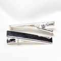 Dettaglio di due fermagli per capelli in metallo argento con denti per una presa sicura - 3.7x0.9cm Senza Traccia Alta Qualità / Argento