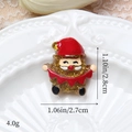 Détail d'une breloque Père Noël en résine à paillettes avec dimensions 2,7x2,8 cm - Père Noël Doré Avec Drapeau