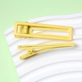 Détail de deux barrettes à cheveux jaunes de 6cm en métal creux fini mat pour femme - Jaune