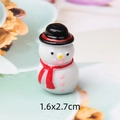 Miniatura pupazzo di neve in resina con sciarpa rossa, dettaglio misura 1.6x2.7cm - Pupazzo di Neve Grande