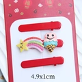 Dettaglio di fermagli per capelli rossi festivi per bambine con ciondoli arcobaleno - Stile Stella Arcobaleno (Clip a Testa Rotonda 5cm)