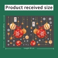 Detalle de pegatinas navideñas para ventanas con bolas rojas y estrellas doradas fijas - 45x60cm (2 Hojas) / Dorado